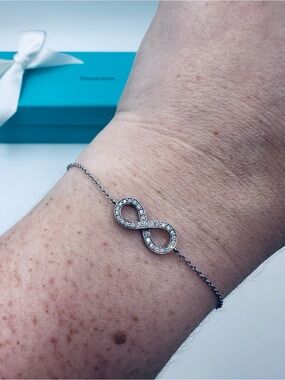 RARE Tiffany & Co. 7.25” Diamond Infinity Chain Bracelet in Platinum w Packaging